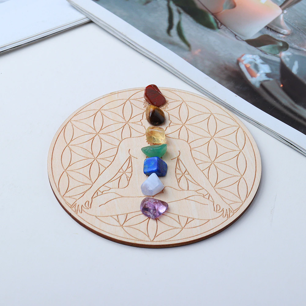 Fin 7 Chakra Krystalsæt + Trægitter