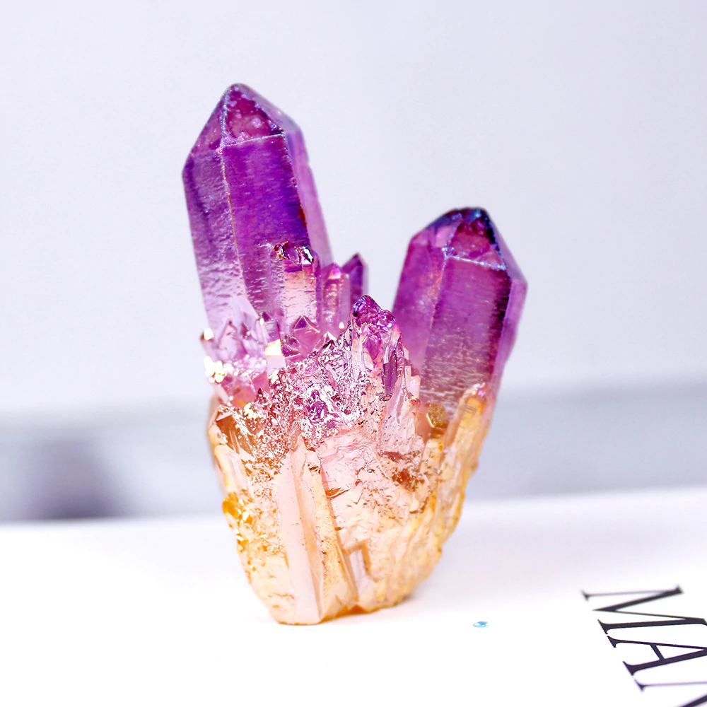 Racimos coloridos de cuarzo aura