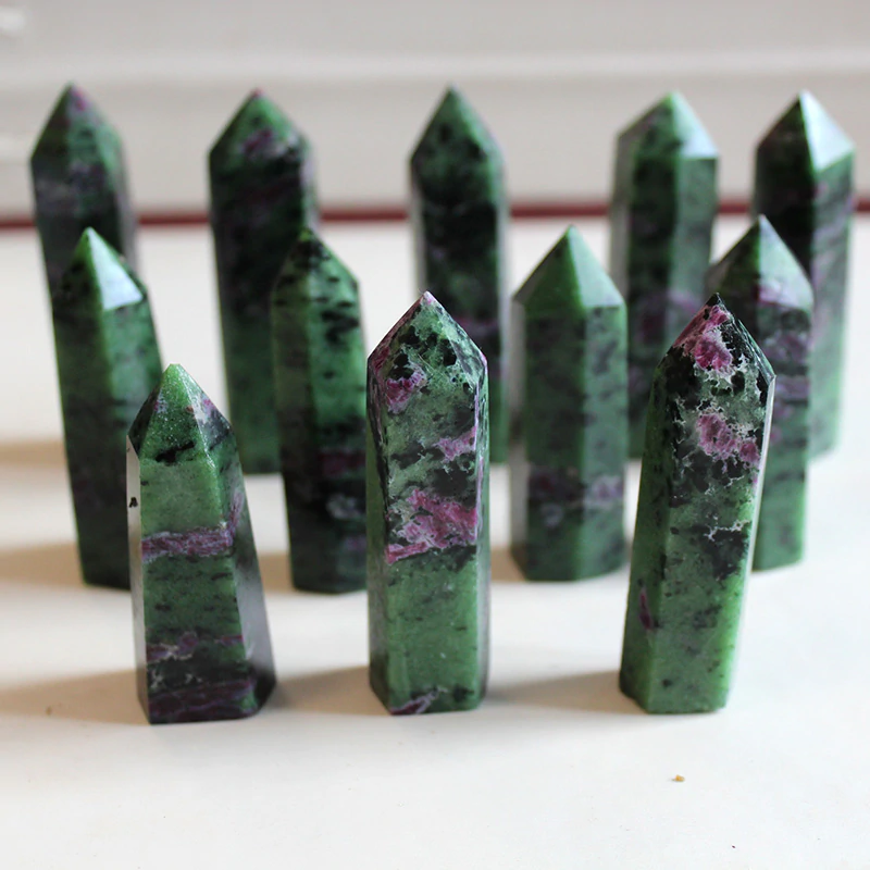Punta de cristal de zoisita rubí de 5 a 7 cm