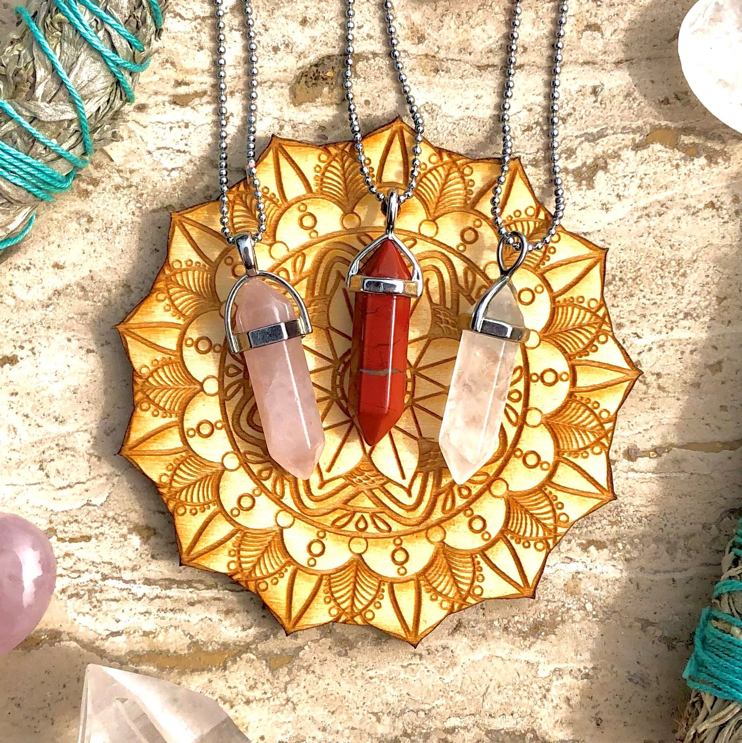 Confianza y amor propio: conjunto de collares de cristal: jaspe rojo, cuarzo rosa y cuarzo transparente 